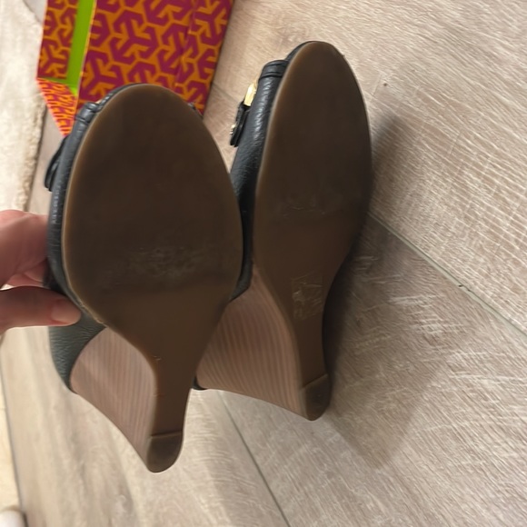 Tory Burch Amanda Open Toe Wedge - Picture 4 of 6